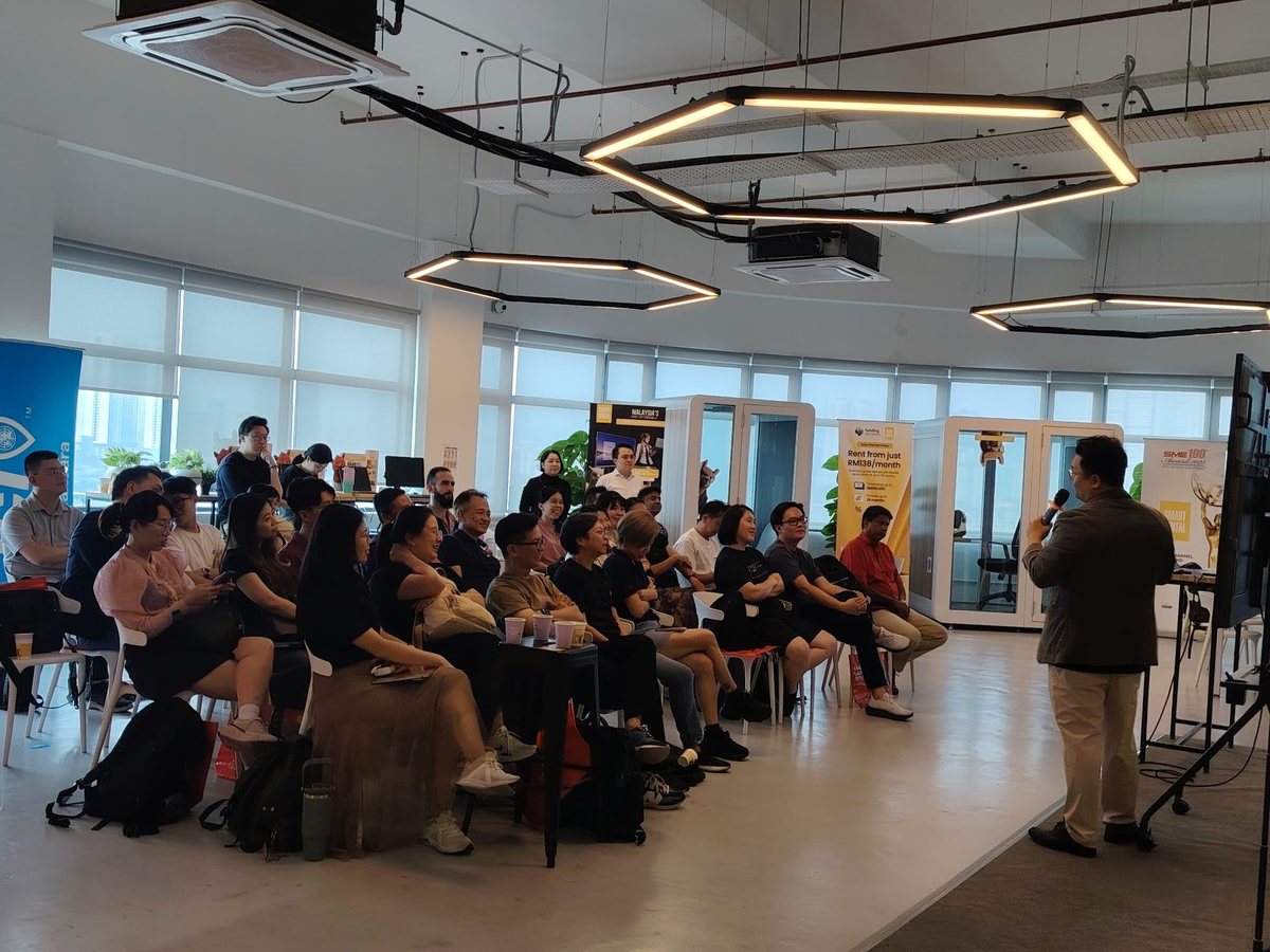 Kenny presenting at WORQ Subang
